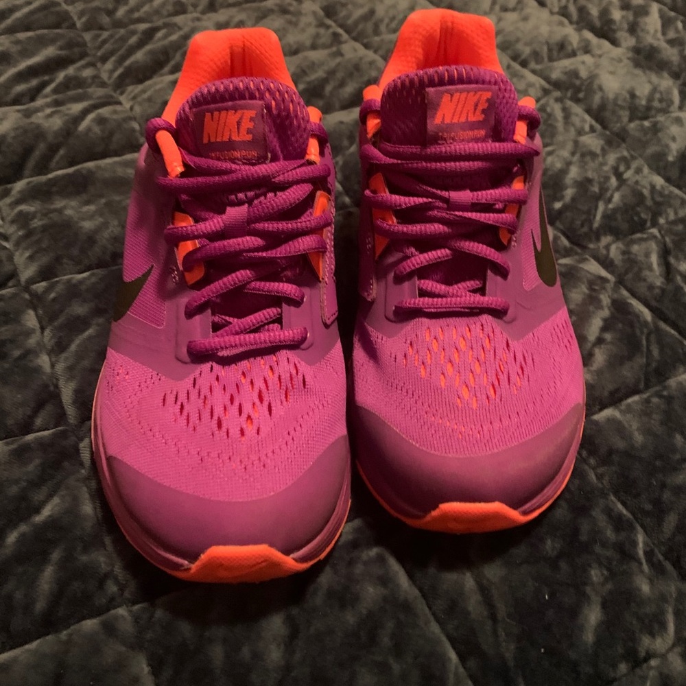 Nike women’s shoes 7.5